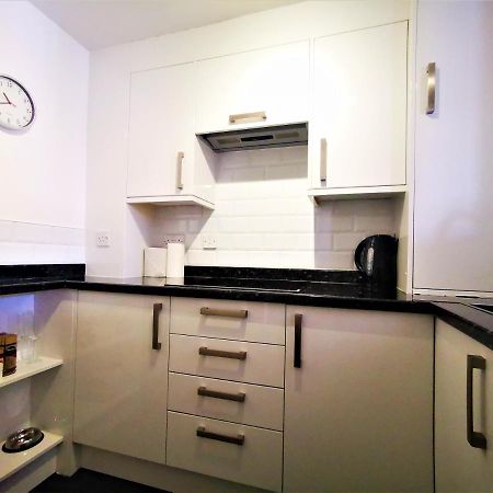 Marina Living With Parking, Balcony, Quiet And Secure Apartment Brighton Exterior foto