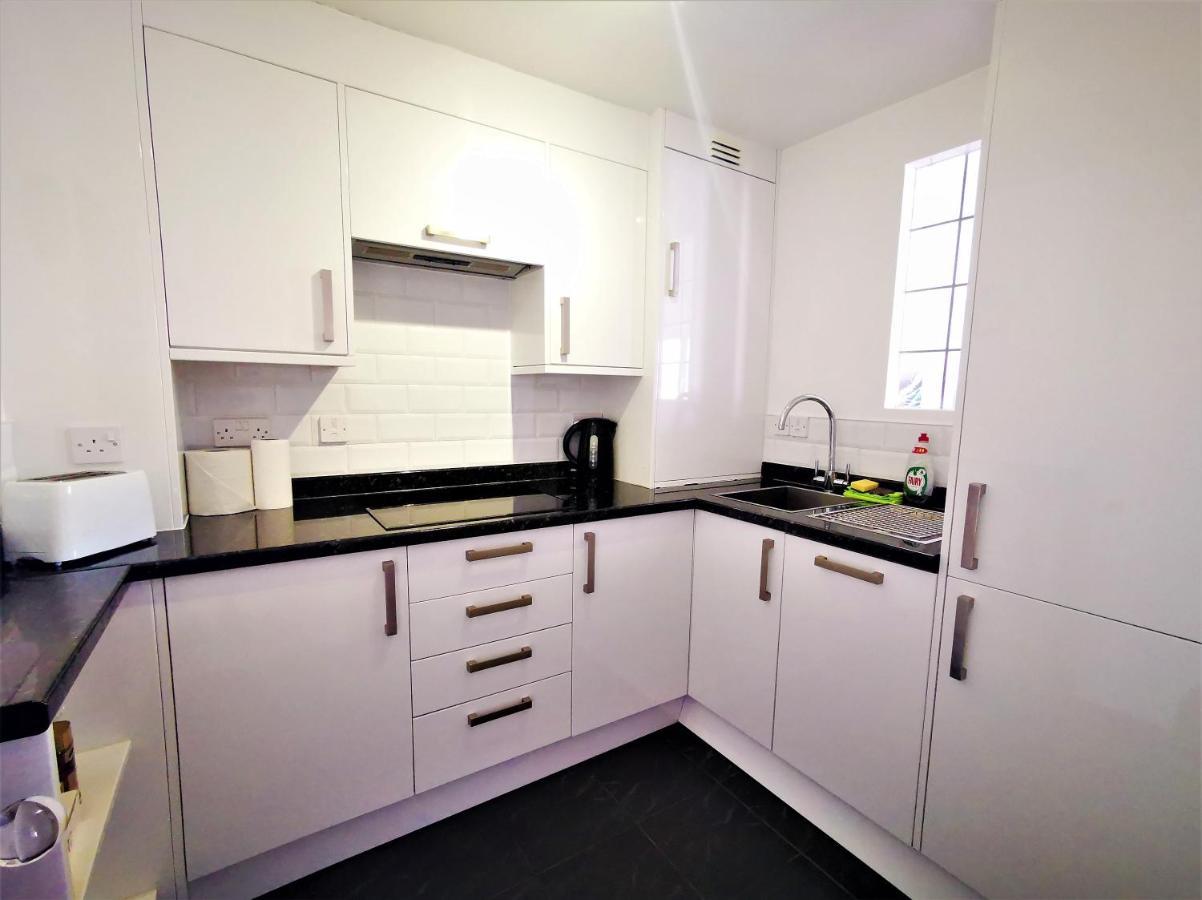 Marina Living With Parking, Balcony, Quiet And Secure Apartment Brighton Exterior foto