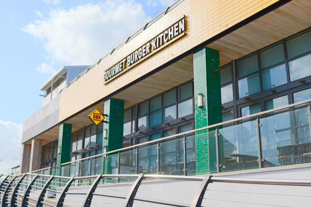 Marina Living With Parking, Balcony, Quiet And Secure Apartment Brighton Exterior foto
