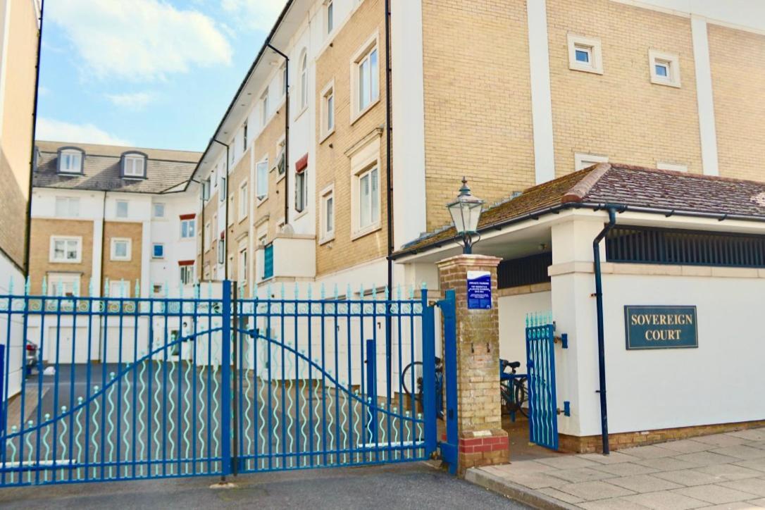 Marina Living With Parking, Balcony, Quiet And Secure Apartment Brighton Exterior foto