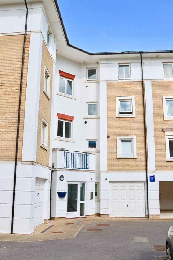Marina Living With Parking, Balcony, Quiet And Secure Apartment Brighton Exterior foto