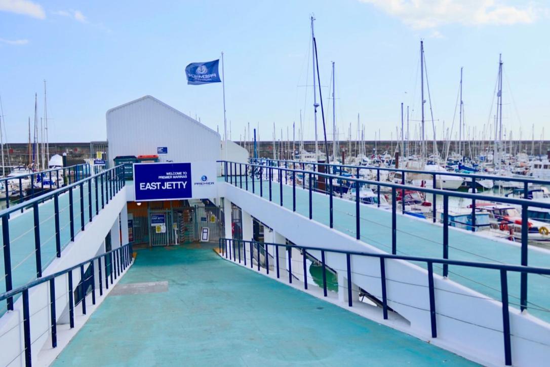 Marina Living With Parking, Balcony, Quiet And Secure Apartment Brighton Exterior foto